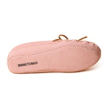 Load image into Gallery viewer, Minnetonka Pile Lined Softsole - Womens Moccasins