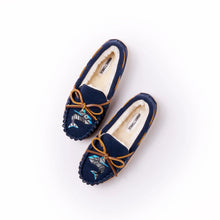 Load image into Gallery viewer, Minnetonka Pile Lined Hardsole Suede (Navy Shark) - Children's Slipper