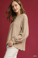 Load image into Gallery viewer, Umgee Linen Scallop Hem Long Sleeve Blouse | Fitiquefit