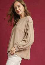 Load image into Gallery viewer, Umgee Linen Scallop Hem Long Sleeve Blouse | Fitiquefit