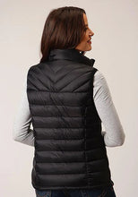 Load image into Gallery viewer, Roper Horizontal Quilted Down Vest (Black) - Women's Vest