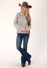 Load image into Gallery viewer, Roper 1816 Polar (Leopard) - Women's Fleece Pullover
