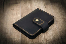 Load image into Gallery viewer, Badge Vertical Wallet - Black