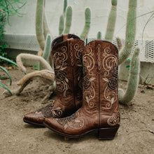 Load image into Gallery viewer, Tan Rose Inlayed Women's Cowgirl Boots (M50032)