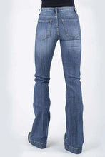 Load image into Gallery viewer, Stetson 921 High Waist Flare Fit Patch Pockets (Medium Wash) - Women's Jeans