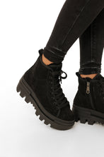 Load image into Gallery viewer, Aspen Shearling-Lined Suede Winter Boots