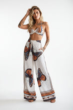 Load image into Gallery viewer, Women's Feather Print Crop Top & Pants Set – 2-Piece Vacation Outfit