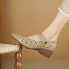 Load image into Gallery viewer, Women’s Retro Pointed High Heels
