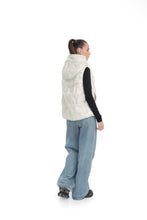 Load image into Gallery viewer, ⇆ Reversible Light Insulated Vest Powder | Ivory