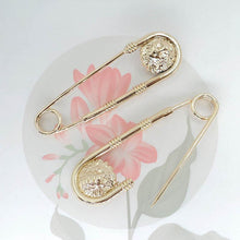 Load image into Gallery viewer, 1pc Alloy Double Lion Head Brooch Pin Fashion Safety Pins Women Waist Closing Men Suit Jacket Decoration Jewelry Retro Double Head Safety Pin Temperament Coat Pin