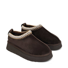 Load image into Gallery viewer, Alaska Shearling Slippers in Brown