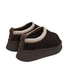 Load image into Gallery viewer, Alaska Shearling Slippers in Brown
