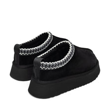 Load image into Gallery viewer, Alaska Shearling Slippers in Black
