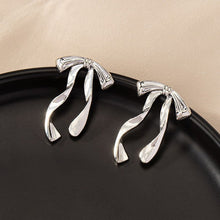 Load image into Gallery viewer, Bow earrings