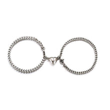 Load image into Gallery viewer, 2pcs / Set Heart Charm Magnet Attracts Couple Bracelet Fashion Stainless Steel Chain Couple Attracting Bracelets For Men Women Silver Gold Chain Bracelets Magnet Hearts Attracting Each Other Bracelet