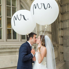 Load image into Gallery viewer, 2pcs/lot Good Quality 36inch Round White and black Print Mr&Mrs Latex Balloons For Happy Wedding And Valentine's Day