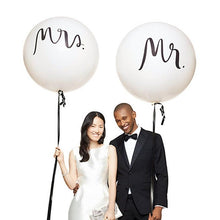 Load image into Gallery viewer, 2pcs/lot Good Quality 36inch Round White and black Print Mr&Mrs Latex Balloons For Happy Wedding And Valentine's Day