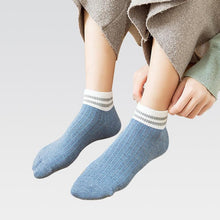 Load image into Gallery viewer, 4 Pairs Fashion Socks New Spring Cotton Non-Slip No-Show Boat Socks Novelty Girls Cute Heart Embroidery Casual Funny Ankle Socks Pack For Women