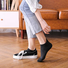 Load image into Gallery viewer, 4 Pairs Fashion Socks New Spring Cotton Non-Slip No-Show Boat Socks Novelty Girls Cute Heart Embroidery Casual Funny Ankle Socks Pack For Women