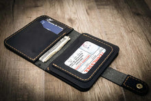 Load image into Gallery viewer, Badge Vertical Wallet - Black
