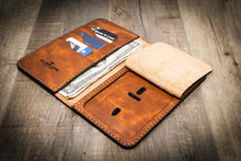 Load image into Gallery viewer, Badge Long Wallet - Chestnut