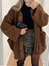 Load image into Gallery viewer, Modern Cozy Women Luxuriously Cozy Contrast Button Up Sherpa Jacket with Pockets For Fall & Winter