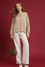 Load image into Gallery viewer, Umgee Linen Scallop Hem Long Sleeve Blouse | Fitiquefit