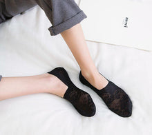 Load image into Gallery viewer, 5 Pairs Fashion Women Girls Summer Socks 7 Color Style Lace Flower Short Sock Antiskid Invisible Ankle Socks For Women