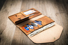 Load image into Gallery viewer, Badge Clutch Wallet - Saddle Tan