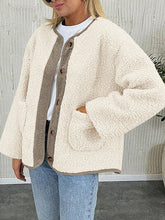 Load image into Gallery viewer, Modern Cozy Women Luxuriously Cozy Contrast Button Up Sherpa Jacket with Pockets For Fall & Winter