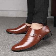 Load image into Gallery viewer, Casual pointed toe shoes men leather shoes men