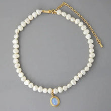 Load image into Gallery viewer, Round Medal Pearl Necklace Irregular Pearl