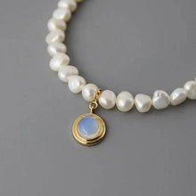 Load image into Gallery viewer, Round Medal Pearl Necklace Irregular Pearl