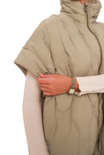 Load image into Gallery viewer, Vans Light Insulated Vest