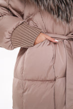 Load image into Gallery viewer, Rei Silver Fox Fully Lined Hood Down Coat in Blush