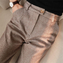 Load image into Gallery viewer, Women's Solid Color Wool-Like Tapered Trousers | Classic Ankle-Length Pants