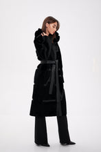 Load image into Gallery viewer, Genuine Shearling Lamb Leather ⇆ Reversible Coat
