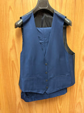 Load image into Gallery viewer, Moda Color Exclusive Navy with Silver Floral/Brocade Print 1-Button 3-Piece Turkish Slim Fit Suit