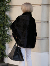 Load image into Gallery viewer, Genuine Scandinavian Mink Fur Poncho