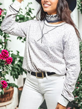 Load image into Gallery viewer, Leopard Print Contrast Stitch Sweater