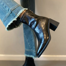 Load image into Gallery viewer, Stretch Retro Chunky Heels Commuter Boots — High Heel Style