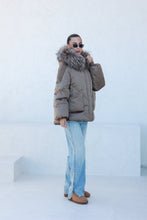 Load image into Gallery viewer, Genuine Fur Trim Down Fill Coat