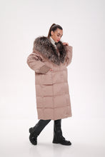 Load image into Gallery viewer, Rei Silver Fox Fully Lined Hood Down Coat in Blush