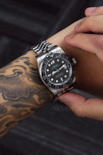 Load image into Gallery viewer, Mod GMT-Master II Bruce Wayne-Carbon Fiber Bezel