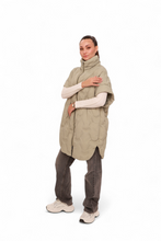 Load image into Gallery viewer, Vans Light Insulated Vest