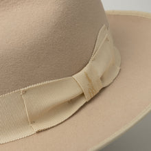 Load image into Gallery viewer, Fox Fedora - Belly