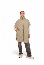 Load image into Gallery viewer, Vans Light Insulated Vest