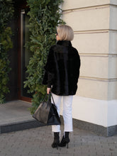 Load image into Gallery viewer, Genuine Scandinavian Mink Fur Poncho