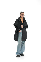 Load image into Gallery viewer, Emery Relaxed Fit Vest in Black