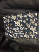 Load image into Gallery viewer, Moda Color Exclusive Navy with Silver Floral/Brocade Print 1-Button 3-Piece Turkish Slim Fit Suit